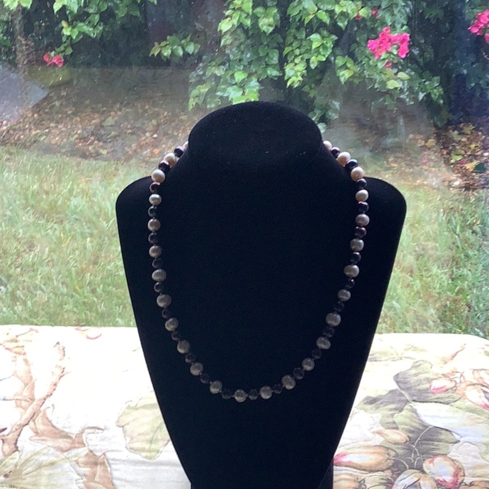 Simulated Pearl necklace black and white pearls silver clasp. In excelle…